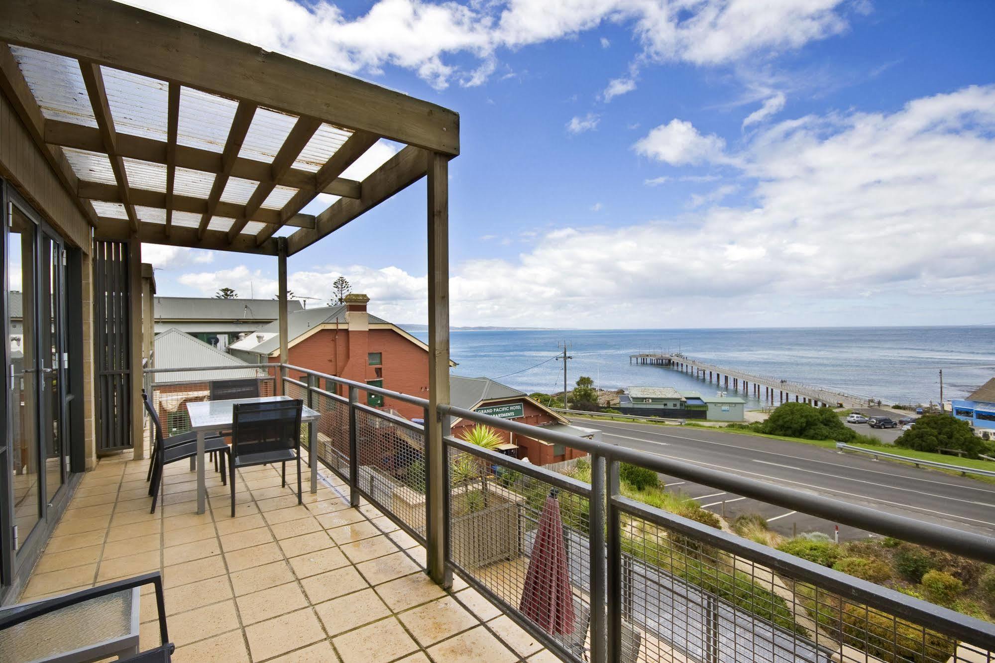 Grand Pacific Hotel & Apartments Lorne Exterior photo